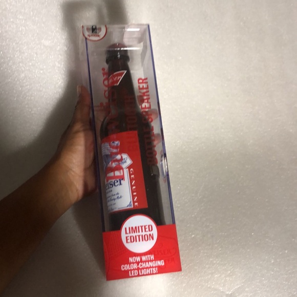 Budweiser bluetooth speaker - Picture 2 of 12